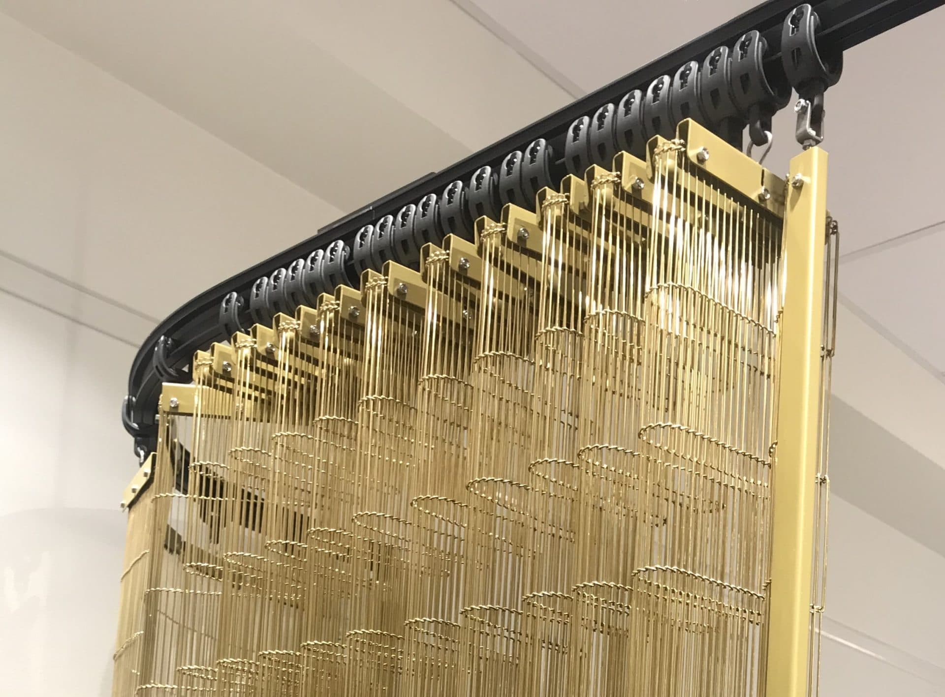 Roof rail - for heavier metal curtains