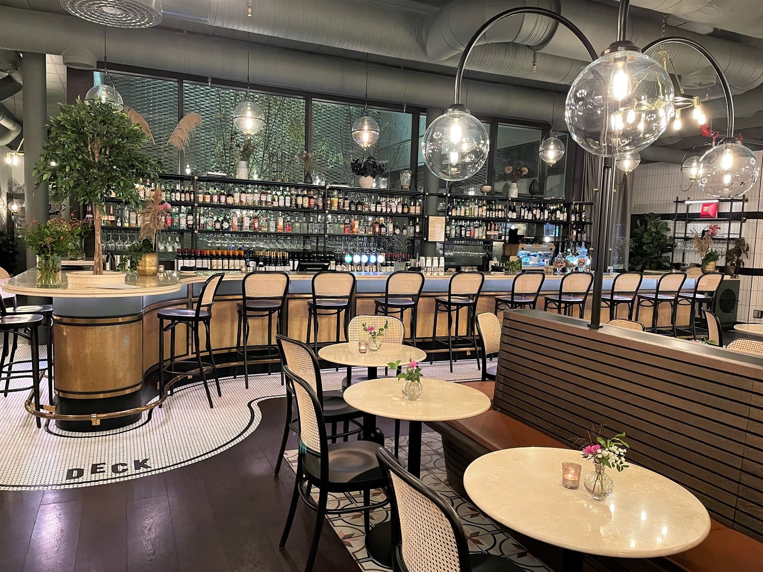 PAHLFER SP.32 Brass Restaurang Deck Web