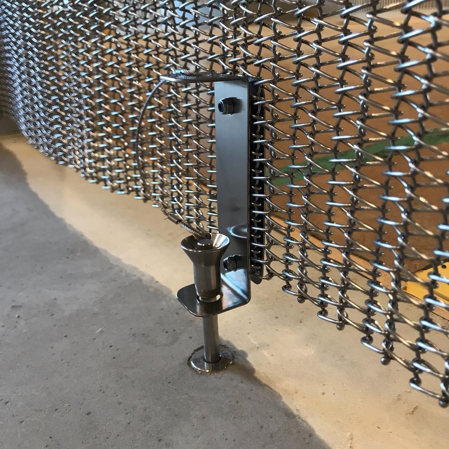 Pahlfer Låsning mot golv med spanjolett