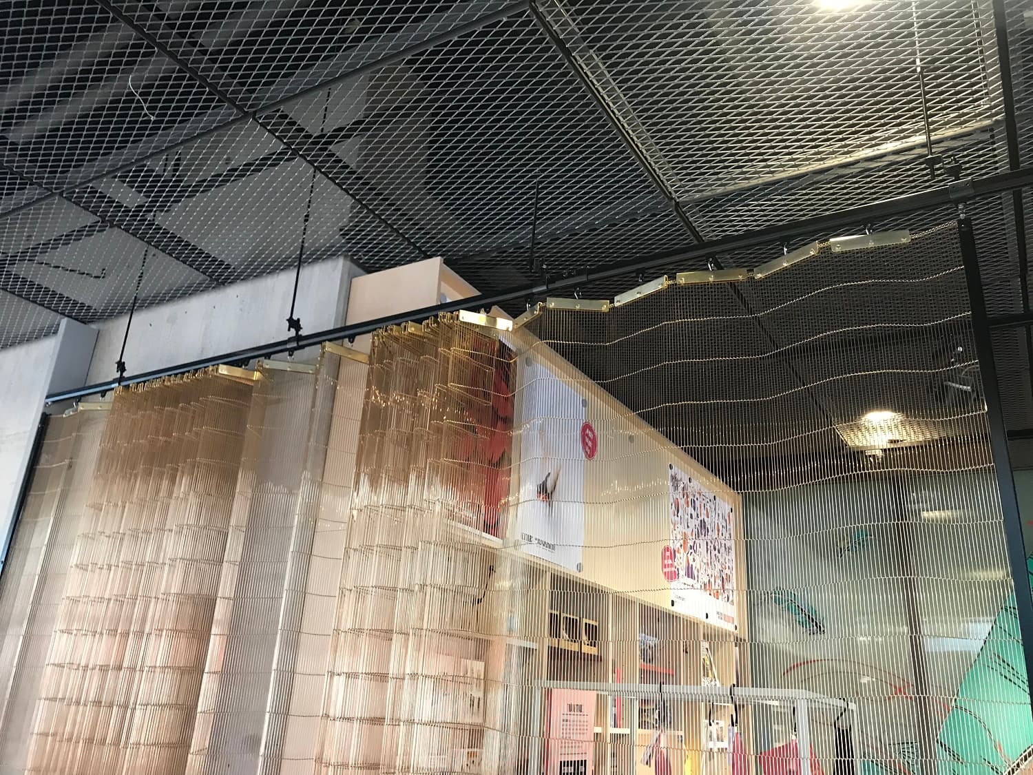 Pahlfer metalldraperi med vikprofiler