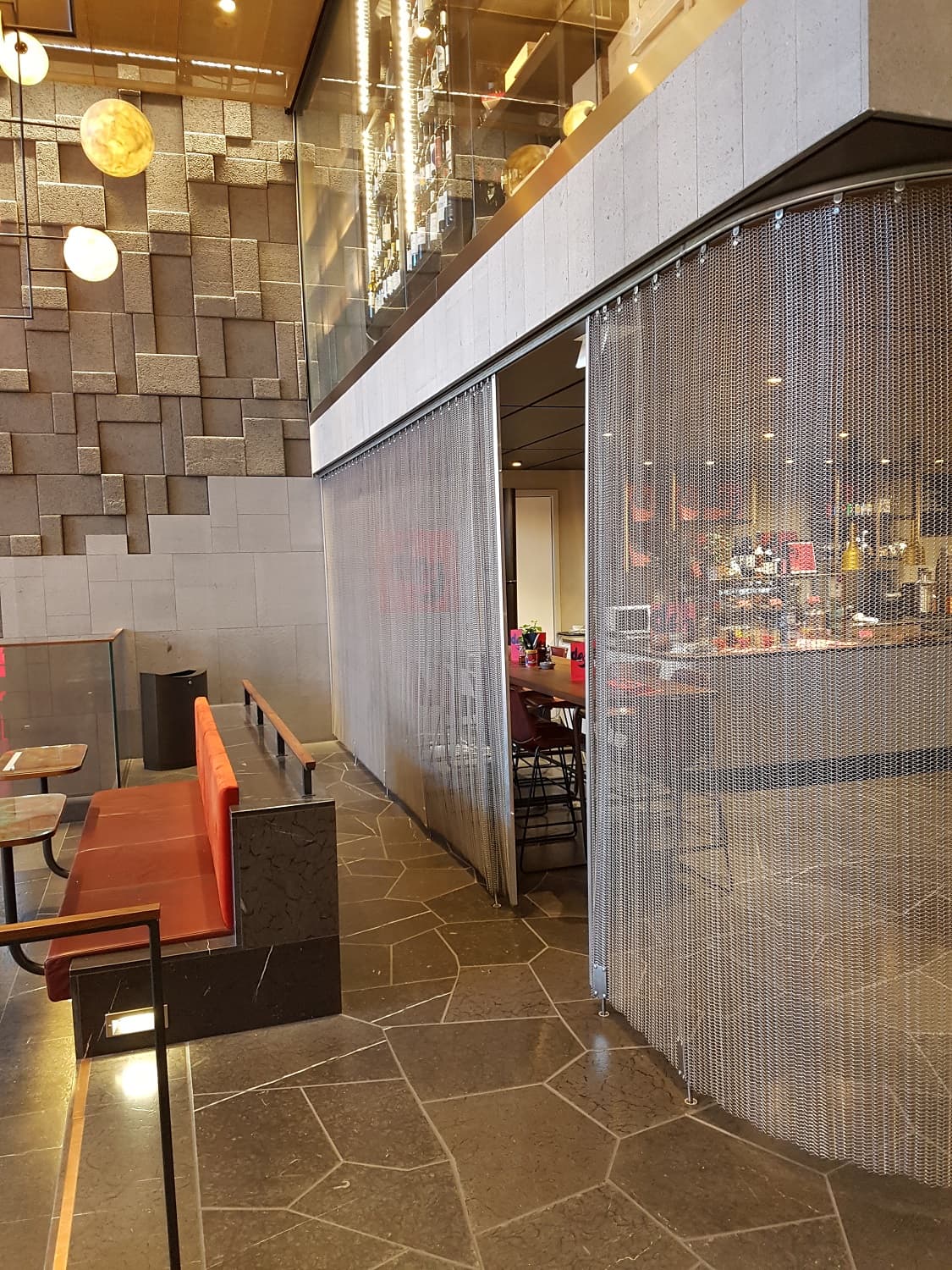 Urban Escape Gallerian Pahlfer C.812 RF