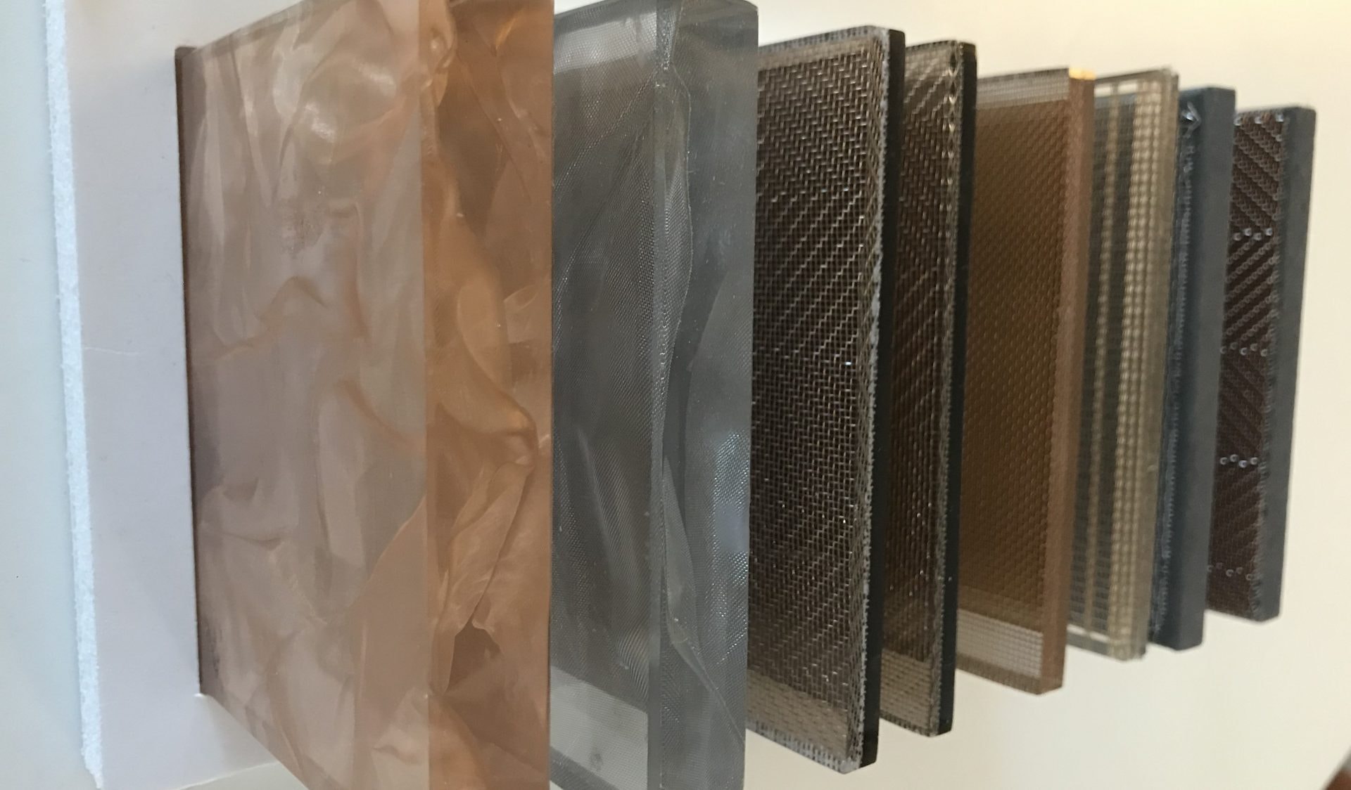 Inglasade, limmade eller gjutna