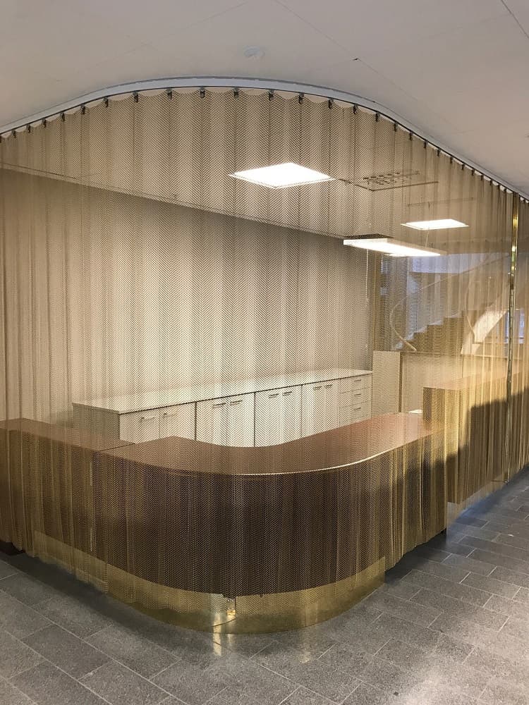 Pahlfer Inredning Uppsala Universitet Mässingsnät med låsning -web